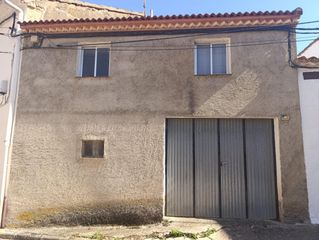 Local Comercial a Calle replaceta 8. Se vende edificio de dos plantas con múltiples posibilidades de