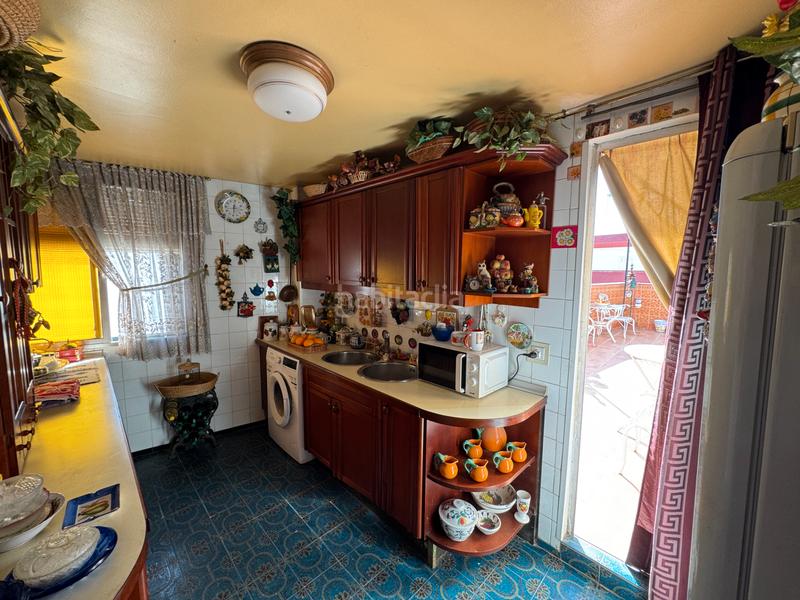 Foto d85ad0e6-6acf-439e-b5fb-6c63e412ba94. Pis a calle san hermenegildo 6 a San Julián Sevilla