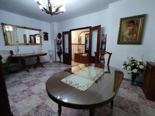 Maison jumelée  Calle toledo. Casa de cuatro dormitorios con patio y garaje