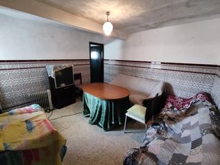 Maison  N/a. Casa de tres dormitorios con patio de unos 35 metros cuadrados