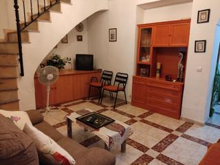 Casa  Calle los remedios. Casa reformada de seis dormitorios.