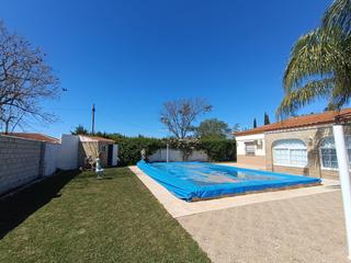 Chalet à Pedanías Norte. Chalet en utrera