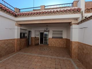 Maison à Albaida del Aljarafe. Casa familiar en albaida del aljarafe