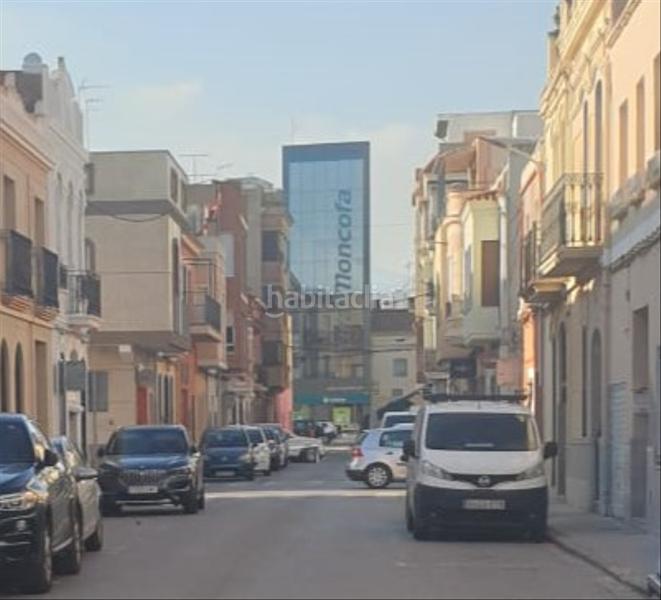 Foto 83bca7d7-a19b-43cc-a55f-a2ea49fe02d5. Local comercial  esquinero con salida de humos en Moncofa