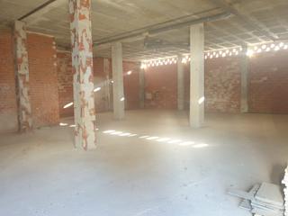 Business premise in Moncófar Pueblo. Local comercial esquinero con salida de humos