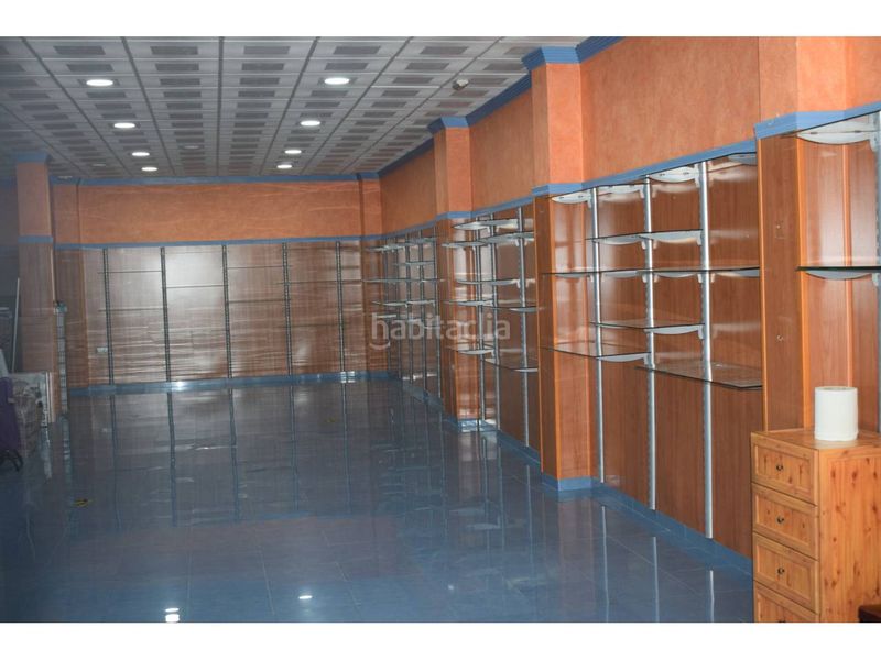 Foto 736341a1-b18b-4400-ac8f-e4186971fc98. Local comercial a Baena