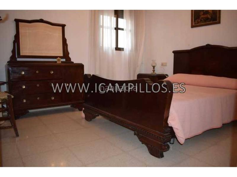 Foto 189c715e-7d47-4462-ba03-97adb2554c82. Casa  xxxl con ascensor, 2 patios, grandisima cochera, inmensa terraza....... en Baena