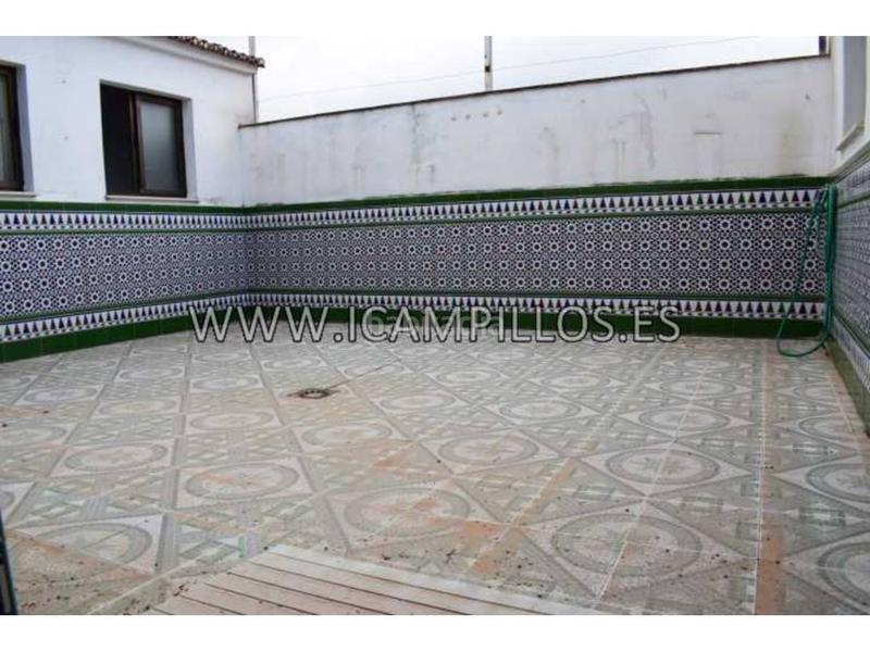 Foto 5e0368db-bb2c-4bdb-a4a2-13a6f7019499. Casa  xxxl con ascensor, 2 patios, grandisima cochera, inmensa terraza....... en Baena