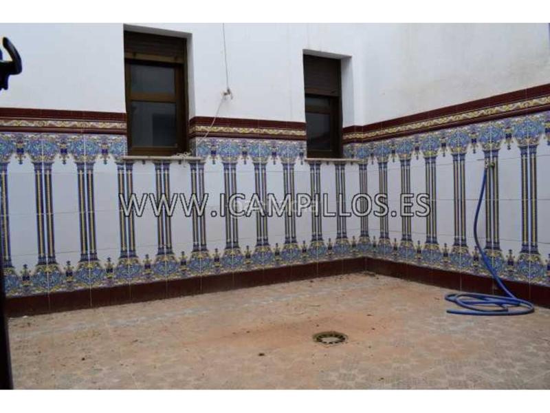Foto e71e8fa3-634b-468c-b616-18e095790c40. Casa  xxxl con ascensor, 2 patios, grandisima cochera, inmensa terraza....... en Baena