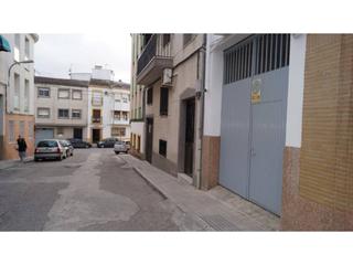 Pis a Baena. Local de 140m2  piso de 130m2  5 dorm  2 baños