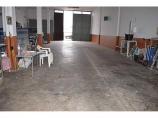Nau industrial a Baena. Nave,  360 m2 ,  patio  vivienda  terraza,  120 m2 ,  ascendor.