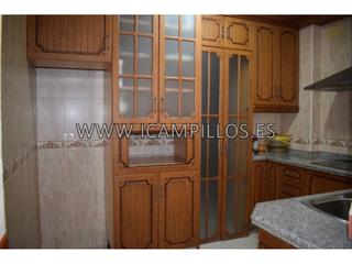 Pis a Baena. Piso bajo con patio y cochera o local de 40 m2 aprox.