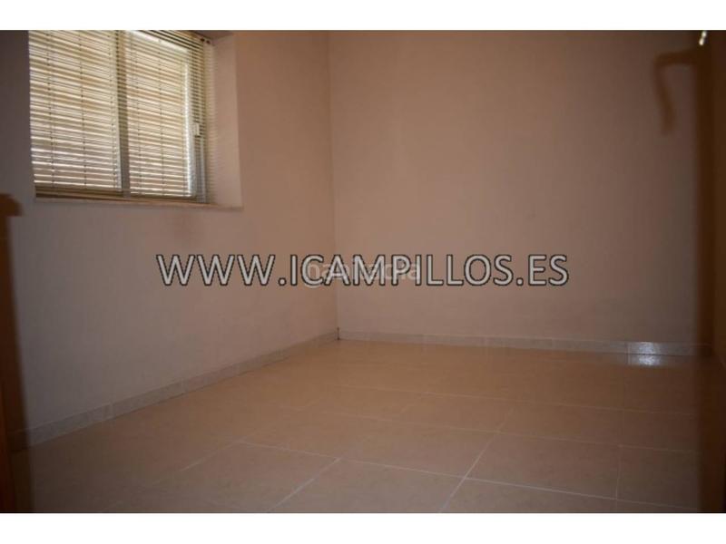 Foto e5172e28-3dd1-4a06-896e-b6caf0b314e0. Piso  bajo con patio y cochera o local de 40 m2 aprox. en Baena