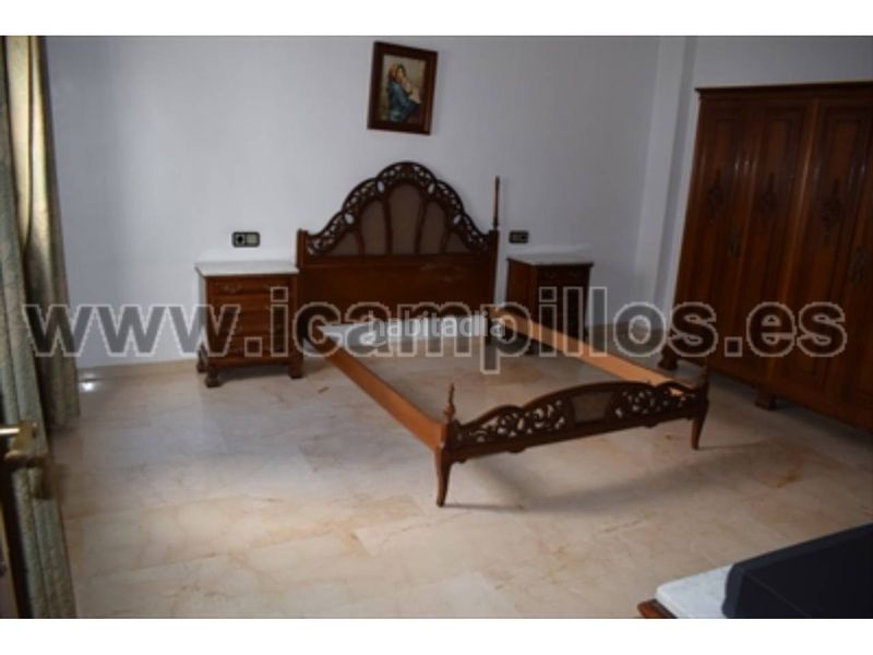 Foto f9452548-7597-43fa-993d-3368517d544f. Casa amb aparcament a Baena