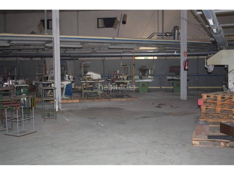 Foto 609a61ae-6461-4493-96f0-7f1262726d31. Miete fabrikhalle in Baena
