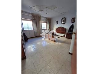 Haus in Baena. Casa en zona tranquila. una rfeformita y lista. con patio y terr