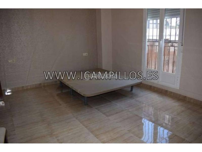 Foto 0ed66e80-82f7-424a-9570-ea091eb5018d. Casa  con chimenea. 3 dor. 1 baño, patio y cochera.. en Baena