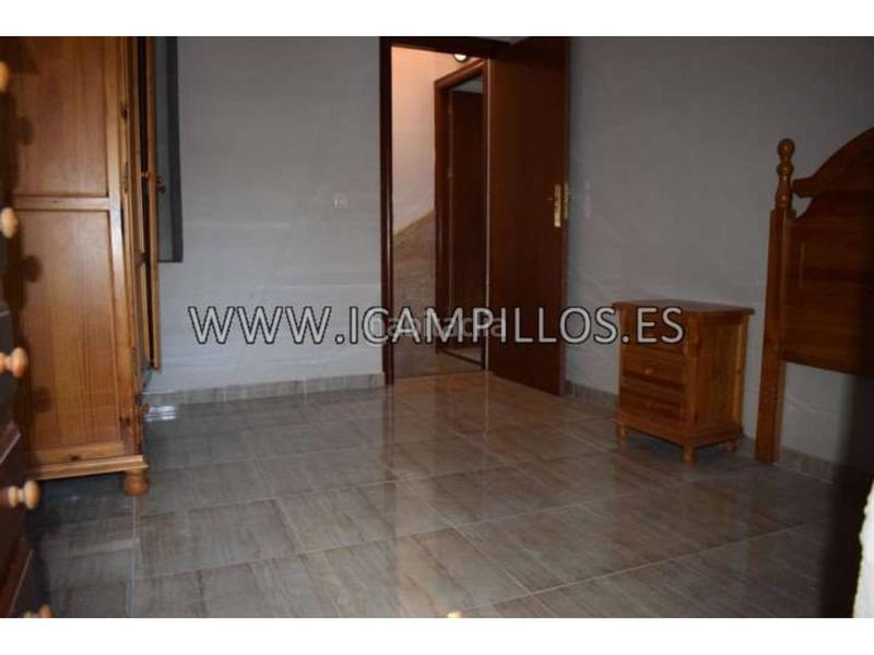 Foto 5a61e6bd-1edb-4666-90ad-991d031f37ca. Casa  con chimenea. 3 dor. 1 baño, patio y cochera.. en Baena