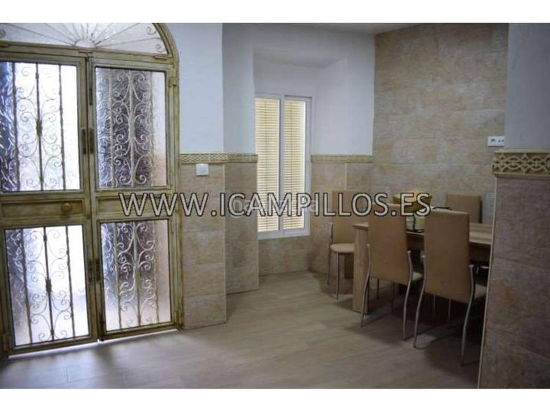 Foto 817a0afe-949a-4993-94ad-9815947eda45. Casa  con chimenea. 3 dor. 1 baño, patio y cochera.. en Baena