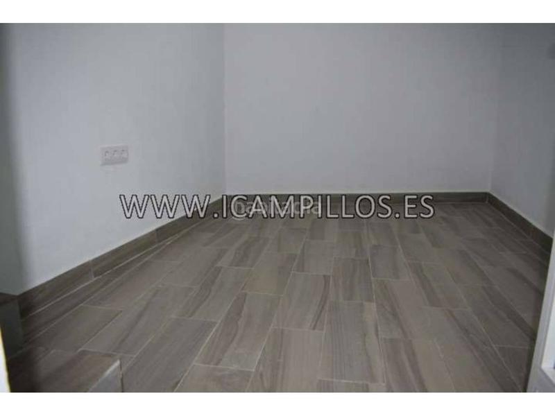 Foto b292aadc-6996-4060-8341-2e44419d2068. Casa  con chimenea. 3 dor. 1 baño, patio y cochera.. en Baena