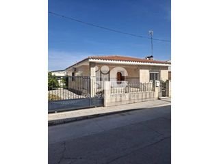 Maison  Calle santisima trinidad. Casa en albendin cordoba