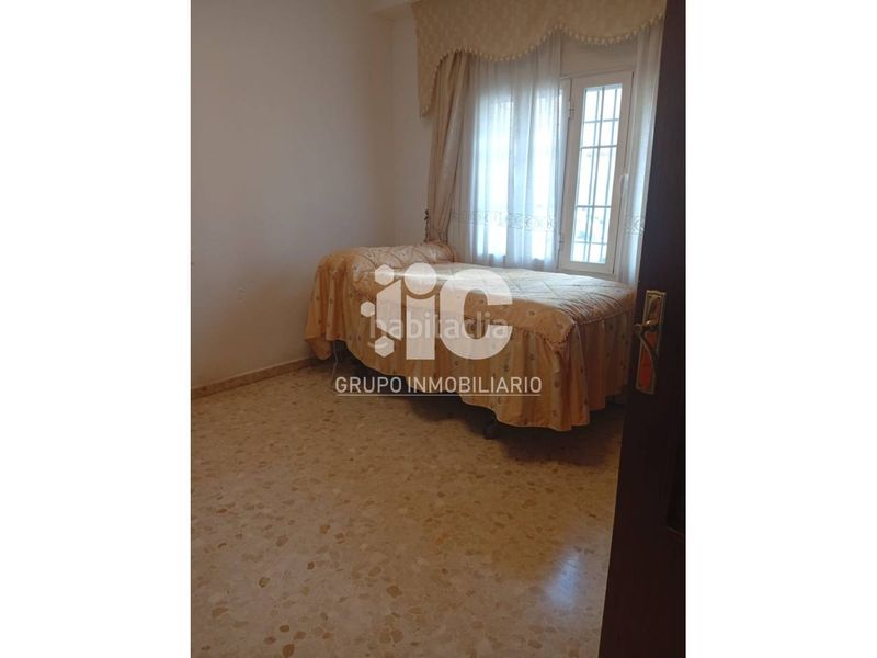 Foto abdee339-6496-4beb-aa93-2668f818547d. Casa amb aparcament a Baena