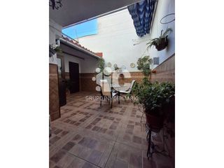 Maison à Baena. Se vende casa  en baena de 6 habitaciones y dos baños. lista par