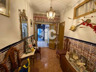 Casa  Calle martos. Casa en planta baja y 2 cocheras