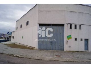 Industrial building in Baena. Gran nave en esquina..en la mejor zona  240 m2