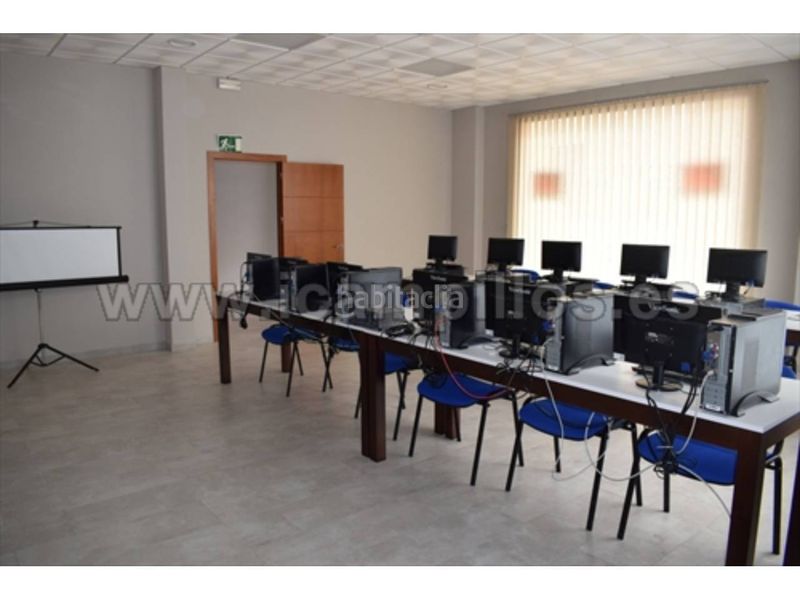 Foto 72f9b3e4-e47d-4d52-a376-381a5c913009. Local comercial a Baena
