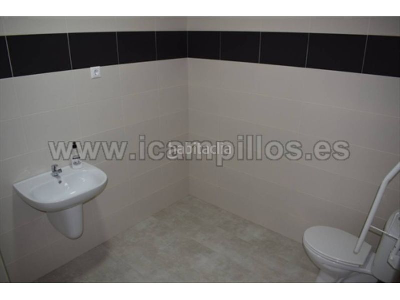 Foto a5f3a498-5f54-4bba-851d-444917172678. Local comercial a Baena