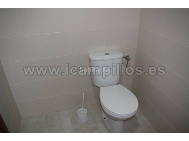 Foto f02fabc8-94b6-4b5b-9d59-7e5fcccd9954. Local comercial a Baena
