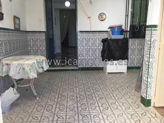Casa a Baena. Casa con 3 dormitorios patio y terraza lista para vivir.