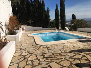Casa a Baena. Chalet con piscina, zonas de recreo, chimenea.......