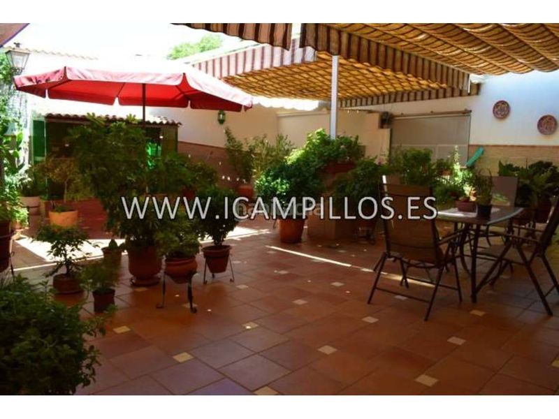 Foto 411fb274-7c82-4c61-9043-4def76e1873e. Casa amb aparcament a Baena