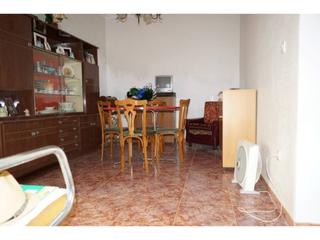 Casa a Baena. 2 x 1 casa  piso, un total de 203m2 . precio negociable.