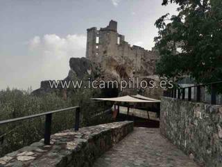 Casa a Zuheros. Se vende 2 casas a precio de 1 para reformar a su gusto.