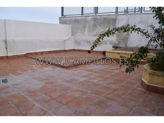 Pis a Baena. Piso a estrenar con patio de 70 m2. sin vecinos