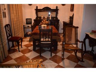 Pis a Baena. Gran piso de 180 m2  5 dorm.  patio de 20 m2 aprox.