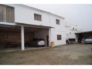 Casa a Zuheros. Casa con 275 m2 de suelo posibilidad de piscina, bonitas vistas.