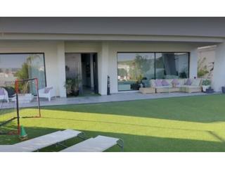 Casa a Baena. Lujosa casa,con jardín, piscina, zonas verdes......