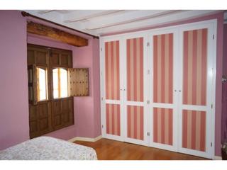Casa a Baena. Gran casa unica en la zona, estilo rustico, con cochera y piscin