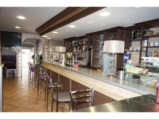 Gebäude in Baena. Bar con saloncomedor, sala de fiestas y  7 habitaciones para alq