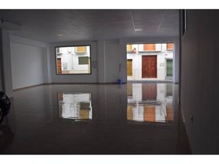 Local Comercial a Luque. Local a estrenar en calle comercial de luque.