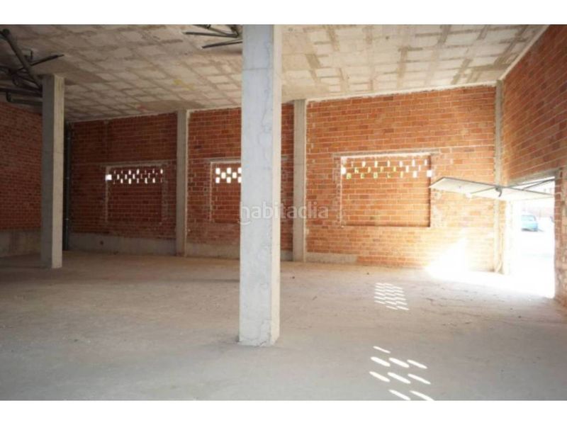 Foto da13cd4f-47e8-4f96-937c-c0abc1e226d3. Local comercial a Baena