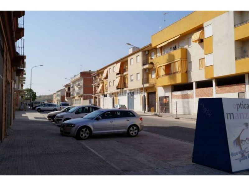 Foto f0b6bdd1-b14d-46a5-968a-48cd7a885caa. Local comercial a Baena