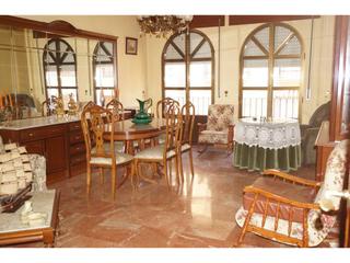 Pis a Baena. Gran piso con patio, excelente zona con parking opcional