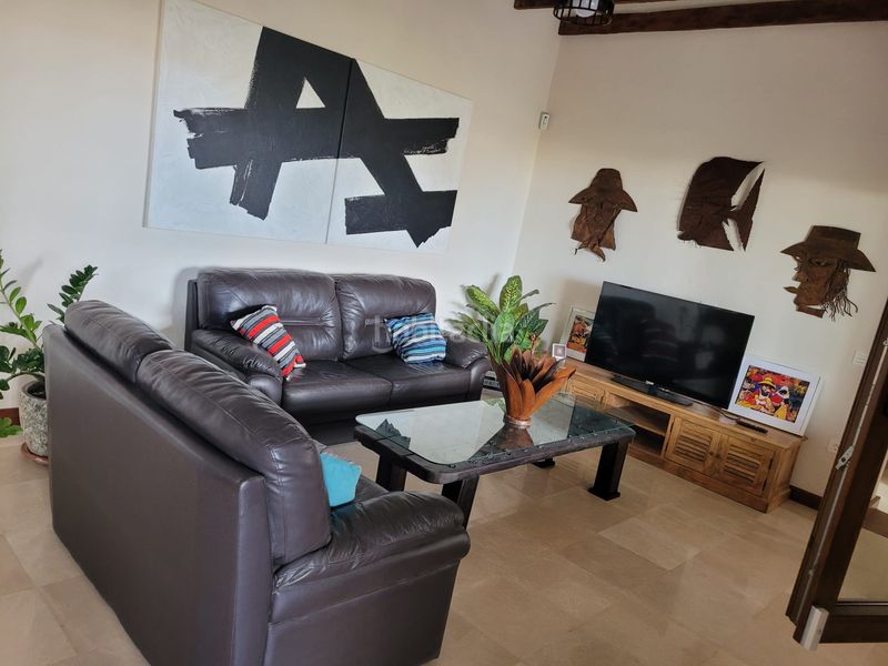 Foto 12a93e3a-7065-453e-a6e6-31de02ab2f0b. Masia amb aparcament a Tinajo