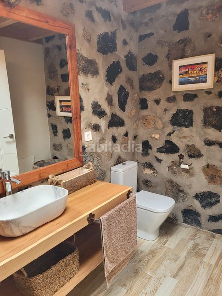 Foto 3ee9b454-5a42-4c98-b50b-3190d828b742. Masia amb aparcament a Tinajo