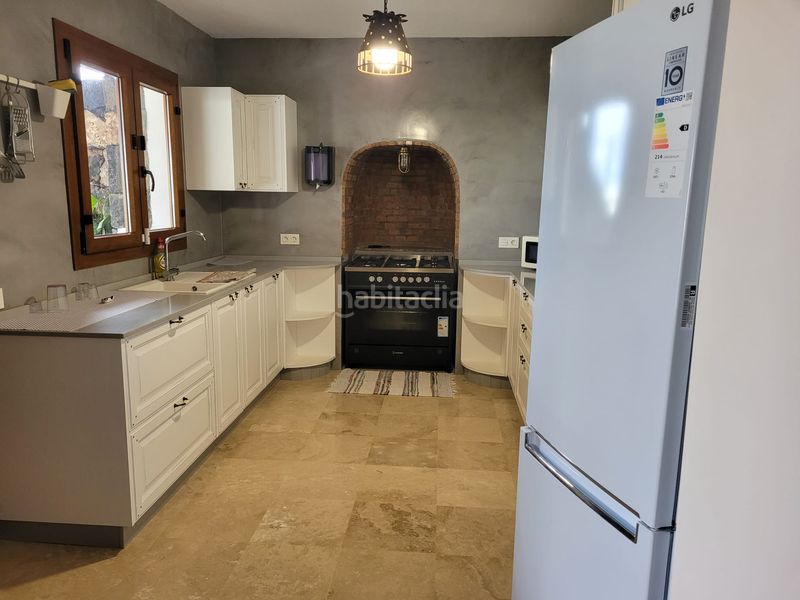 Foto e0c6949e-08ce-4350-9bbf-c93ca845110a. Masia amb aparcament a Tinajo